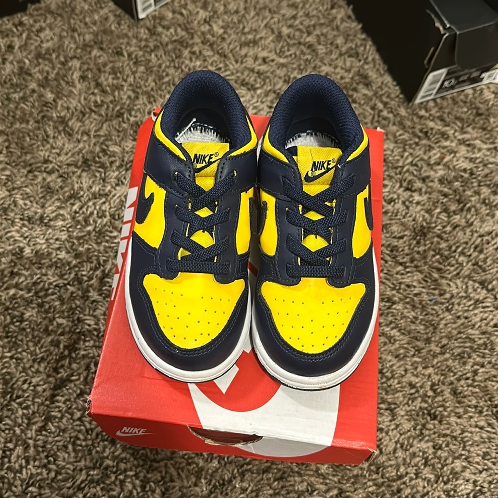 New Nike low dunks toddler size 9c blue and yellow sneakers